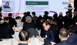 [포토] 노인 정책 토론회 기조발제하는 정순둘 이화여대 교수
