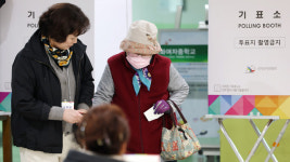 [포토] 4·2 재보궐 선거 강화읍제5투표소