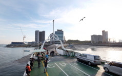 피서철 앞두고 차 댈 곳 없어지는 구읍뱃터