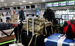 [포토] 통제된 인천항연안여객터미널, 발만 구르는 여행객들…