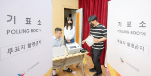 선거사범 막는다...경기지역 주요 사전투표소 70여곳에 전담 경찰관 배치