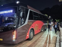 [포토] 평택선관위, 버스 이용해 투표함 이송…개표작업 시작