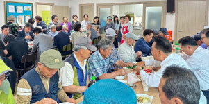 여주 여흥이봉사단, 어르신 대상 풍물놀이·장수국수 한 상 대접