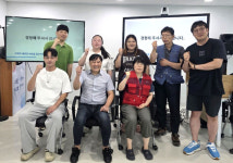 신드롬협동조합지사무소 | 장애·비장애인 한 팀 이뤄 '에어컨 세척'…새로운 자립 일자리 실험