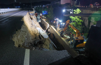[포토]  집중호우 오산 가장교차로 고가도로 옹벽 붕괴 사고 현장