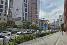 성남시 고등동에 창고형 약국 메가팩토리 입점, 교통혼잡 주민 불편 가중