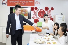 김정헌 인천 중구청장, 우리 동네 배움터 마을학교 격려 방문