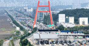 인천신항 교통망 답보…물류 경색 비상등