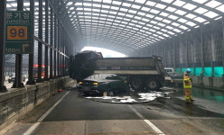 양주 광사IC 인근 덤프트럭 화재⋯2차 추돌로 2명 부상