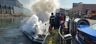 [2보] 인천 화수부두 정박 중인 선박서 화재…26분만에 초진