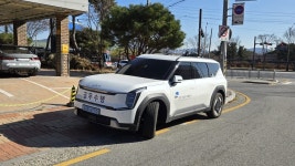 [포토 고발] 양심없는 성남도시개발공사 업무 차⋯주정차금지 견인지역에 불법 주차