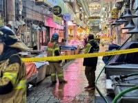 [르포] 아닌 밤 중 청천벽력…화재로 타버린 인천 신기시장 가게들