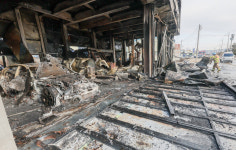 [포토] 화성 반정동 자동차 정비시설서 화재…4명 대피