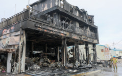 [포토] 화성 반정동 자동차 정비시설서 화재…4명 대피