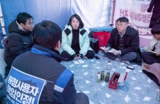 용혜인 기본소득당 대표, GM 부평공장 농성장 방문…세종물류센터 집단 해고 해법 논의