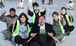 [사람들-화성 기배동 체육회·통장단협의회 윤병희 회장] 얼음썰매장 아이들과 함께 올해 최고의 추억이 됐어요