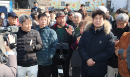 [포토] 맹성규·박찬대, 강화 남단 항공기 소음 피해 현장 점검