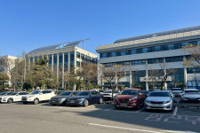 [현장] 공공기관 2부제·공영주차장 5부제 첫날…인천시청 주차장 한산