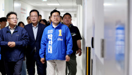 [포토] 더불어민주당 박찬대 인천시장 후보, 스태츠칩팩코리아 방문