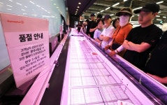 [포토] 임시휴업 67개 점포 재개장…인천 홈플러스 인하점 인산인해
