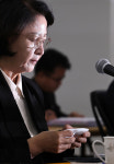 [포토] 추미애 지사…'소방 빨대' 발언 거듭 사과