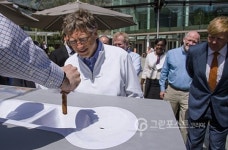 물이 필요 없는 화장실…빌게이츠재단이 보여 준 미래