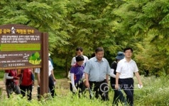 용정산림공원 유아숲체험원 방문한 신원섭 산림청장