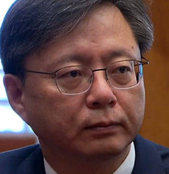 박근혜, 우병우 사표수리...신임 민정수석에 최재경 