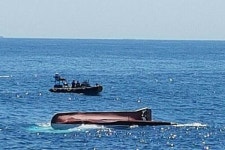 9.7톤 멸치잡이 어선 부산 앞바다서 전복…선원 전원 무사