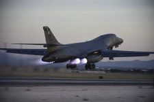 美 죽음의 백조 한반도 출격... 전략 폭격기 B-1B 랜서 파괴력은?