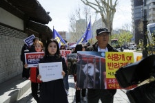 가축분뇨법 두고 충돌… 생존권 위협 vs 불법 개농장 폐쇄