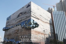 유통업계, 경기불황 장기화에...부동산 팔아 현금 확보가 관건
