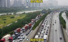 인천항 물류대란 눈앞에…연 355만TEU 폭증에 8㎞ 접근로 1개뿐