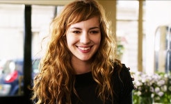 사랑의 유효기간은 3년, 프랑스의 핀업걸 