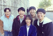 응답하라 1988 고경표, 혜리-박보검-류준열-이동휘 쌍문동 친구들과 다정하게 찰칵