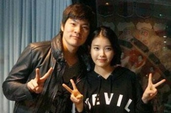 장기하, 연인 아이유 콘서트 참석해 응원과 격려...여전한 애정 과시
