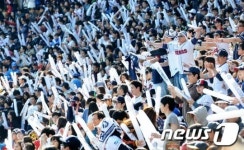 '덩실덩실 어깨춤'