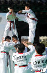 어린이 국기원 태권도시범단, '멋진 발차기'