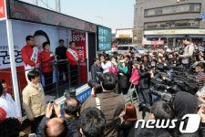 지지호소하는 박근혜 위원장