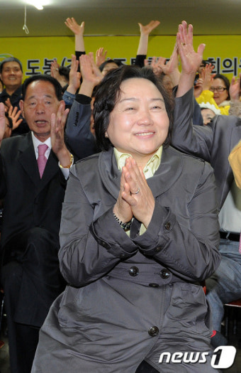 인재근 당선 확실 '여보, 보고 있나요'