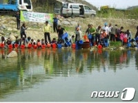 [사진]밀양시농업기술센터 은어치어 방류행사