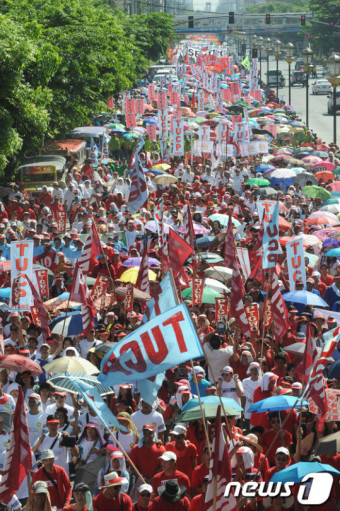 [사진] 세계 곳곳서 열린 노동절 대규모 집회