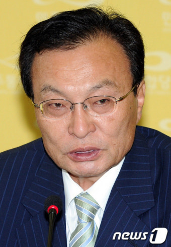 모두발언하는 이해찬 상임고문