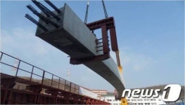 곡선 교량에 스틸아닌 콘크리트 보 사용 가능