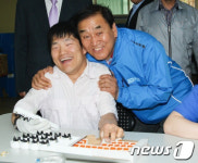 인천 재활원 방문한 이재오 의원