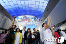 감탄사 절로나는 대형 스크린