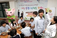 국산 돼지고기 한돈 먹고, 키도 쑥쑥! 성적도 쑥쑥!&apos;