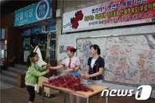 [사진] 언양휴게소 로즈데이, 장미꽃 받아가세요