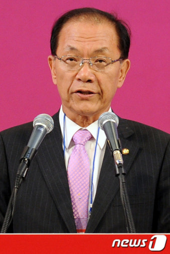 전당대회 정견발표하는 황우여 후보