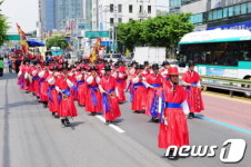 [사진] 구리시, 동구릉문화제 &apos;어가(御街)행렬&apos; 재현